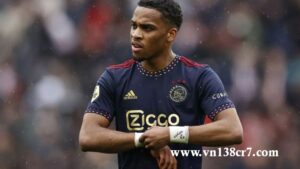 Liverpool quan tâm Jurrien Timber