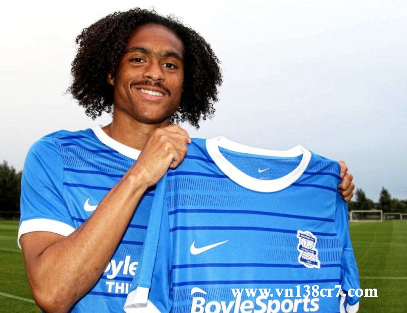 Sao mai Tahith Chong rời MU sang Birmingham