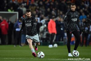 Hai cầu thủ Messi và Mbappe trong công cuộc tranh giải Quả bóng vàng